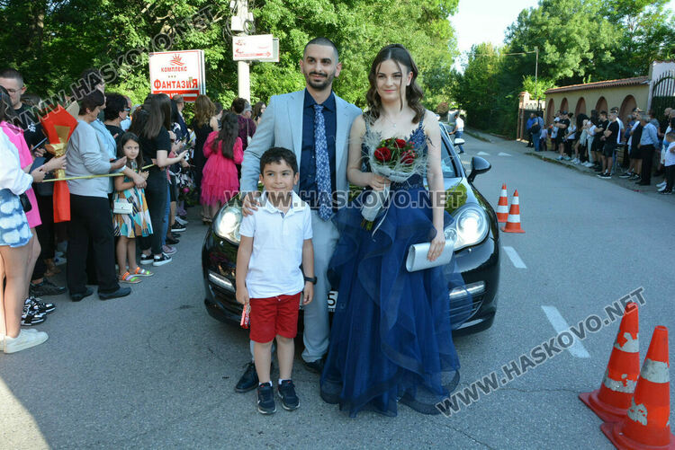 Шик и блясък белязаха бала на абитуриентите от Математическата гимназия