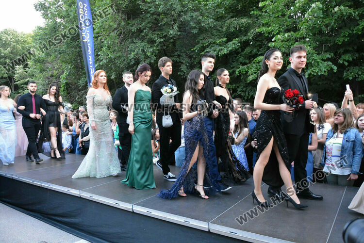 Шик и блясък белязаха бала на абитуриентите от Математическата гимназия