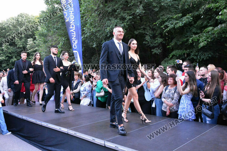 Шик и блясък белязаха бала на абитуриентите от Математическата гимназия