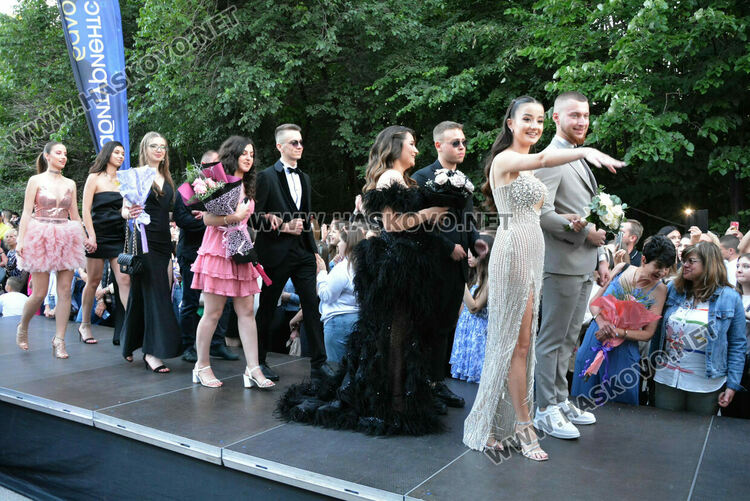 Шик и блясък белязаха бала на абитуриентите от Математическата гимназия