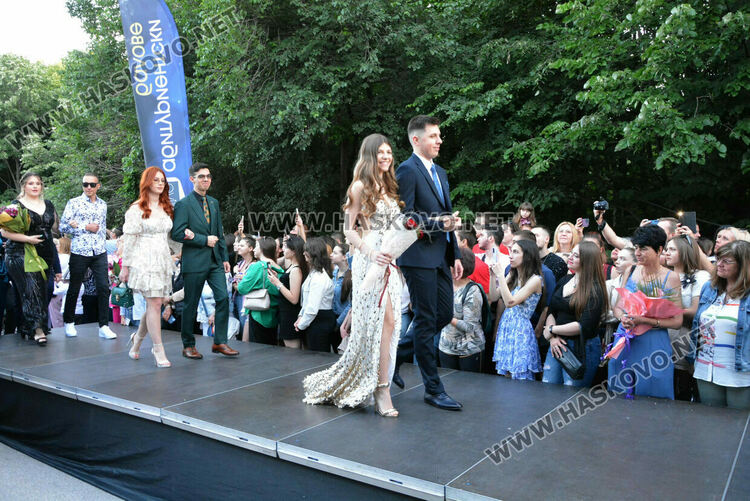 Шик и блясък белязаха бала на абитуриентите от Математическата гимназия