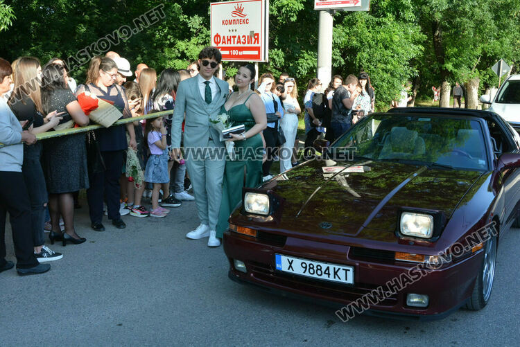 Шик и блясък белязаха бала на абитуриентите от Математическата гимназия