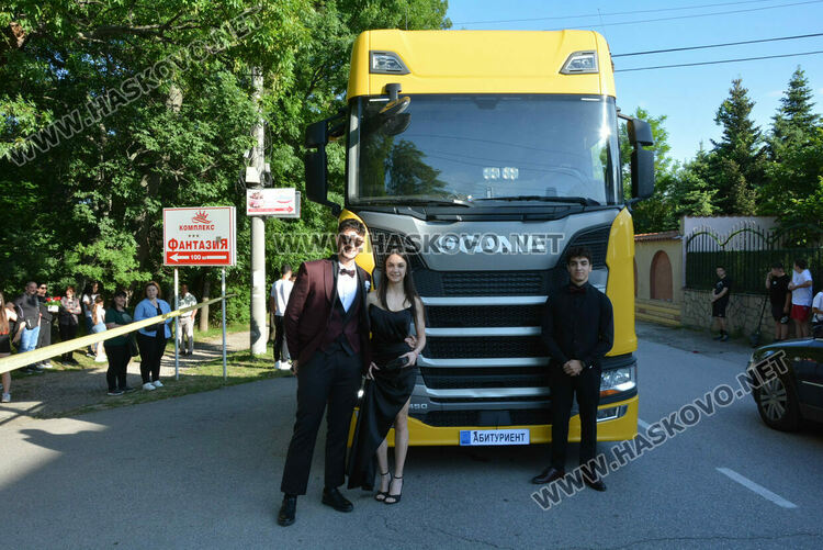 Шик и блясък белязаха бала на абитуриентите от Математическата гимназия