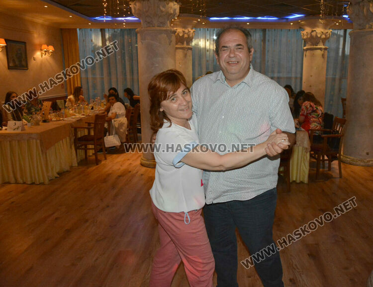 Короната - предпочитан атрибут от абитуриентките на ПГЛП