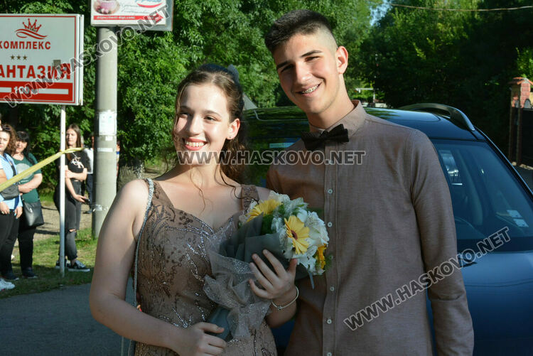 Шик и блясък белязаха бала на абитуриентите от Математическата гимназия