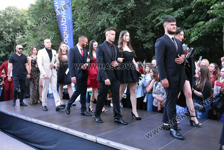 Шик и блясък белязаха бала на абитуриентите от Математическата гимназия
