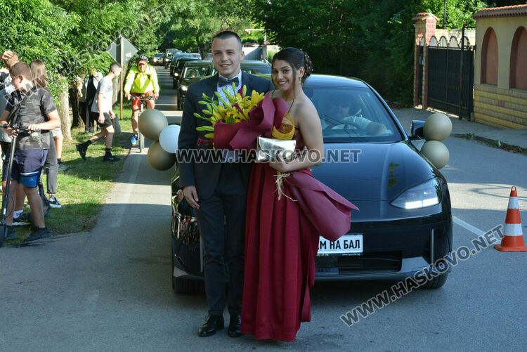 Шик и блясък белязаха бала на абитуриентите от Математическата гимназия