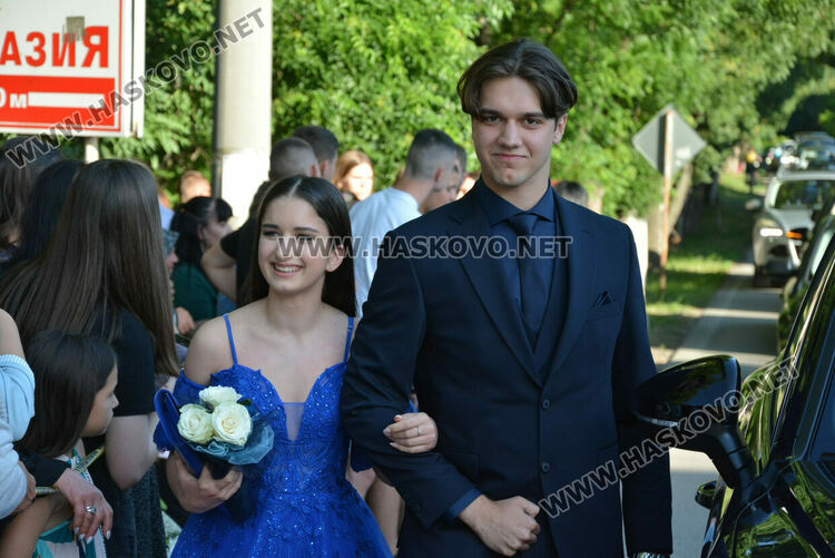 Шик и блясък белязаха бала на абитуриентите от Математическата гимназия