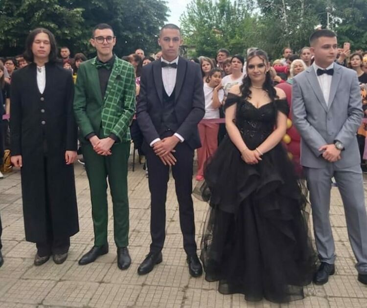 "На добър час!" казахме на златаровския випуск 2024 