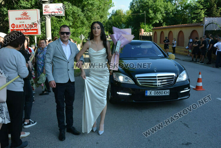 Шик и блясък белязаха бала на абитуриентите от Математическата гимназия