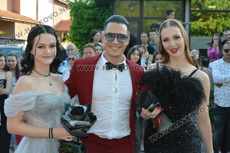 Шик и блясък белязаха бала на абитуриентите от Математическата гимназия