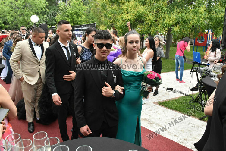 Трактор и червен килим на бала на ФСГ - Хасково