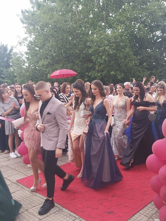 "На добър час!" казахме на златаровския випуск 2024 