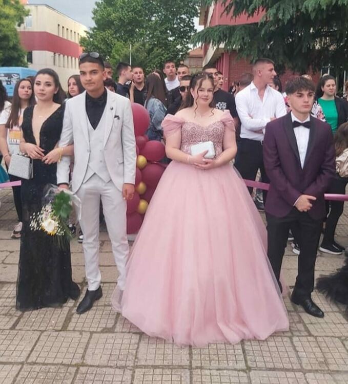 "На добър час!" казахме на златаровския випуск 2024 