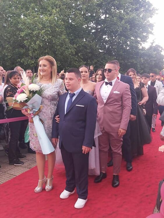 "На добър час!" казахме на златаровския випуск 2024 