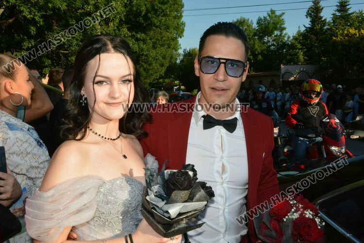 Шик и блясък белязаха бала на абитуриентите от Математическата гимназия