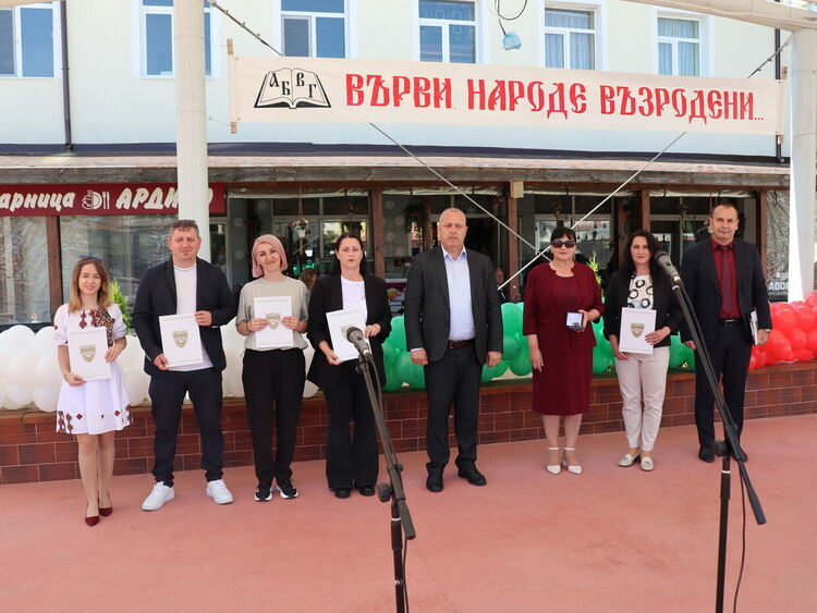 Кметът Изет Шабан отличи изявени дейци на образованието и културата