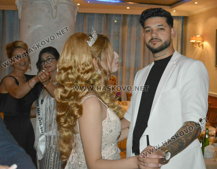 Короната - предпочитан атрибут от абитуриентките на ПГЛП