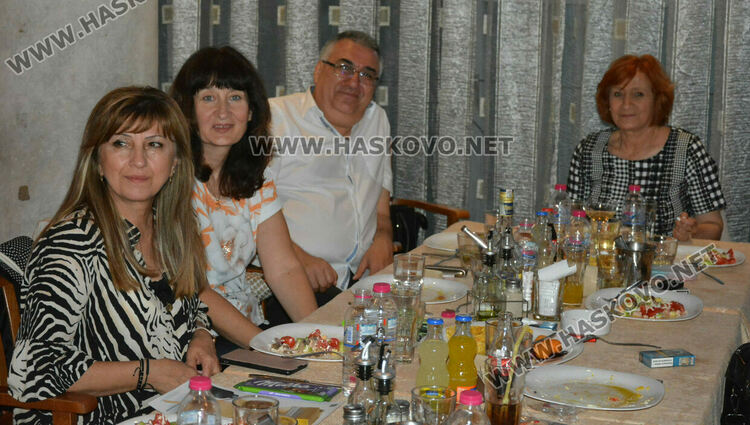 Короната - предпочитан атрибут от абитуриентките на ПГЛП