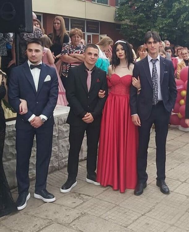 "На добър час!" казахме на златаровския випуск 2024 