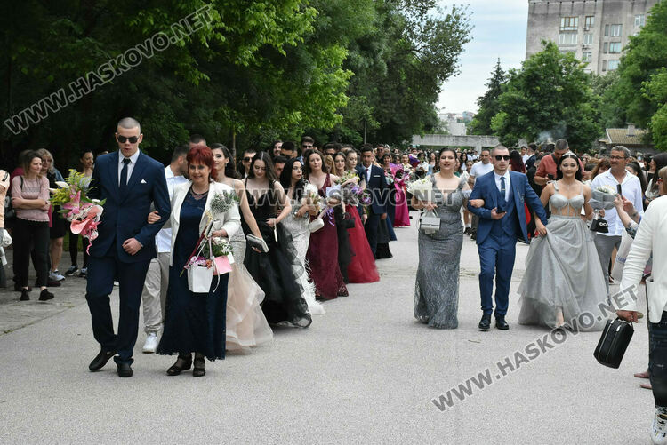 Трактор и червен килим на бала на ФСГ - Хасково