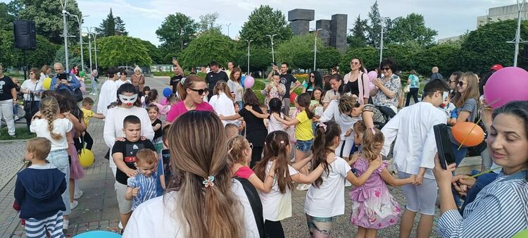 ГЕРБ подари градинско парти на децата на Кърджали