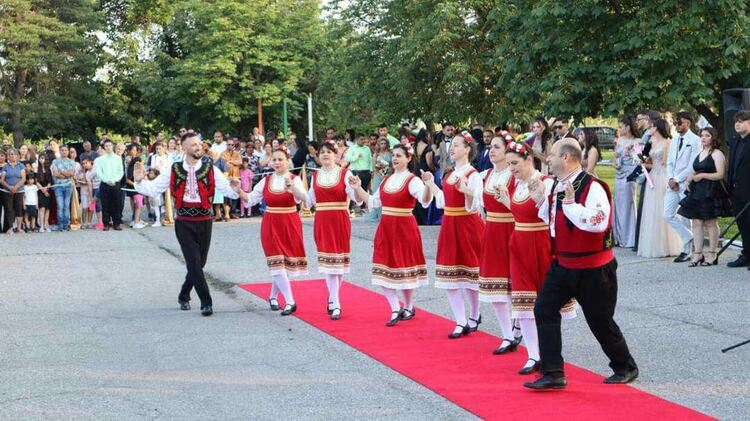 Абитуриентите от ПГСС "Васил Левски"-Първомай отпразнуваха зрелостта си