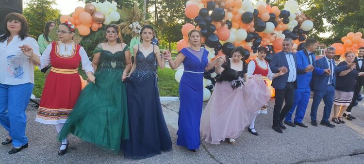 Абитуриентите от ПГСС "Васил Левски"-Първомай отпразнуваха зрелостта си