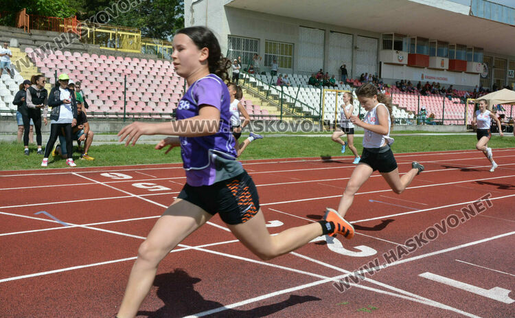 80 лекоатлети в надпревара на стадион „Хасково“