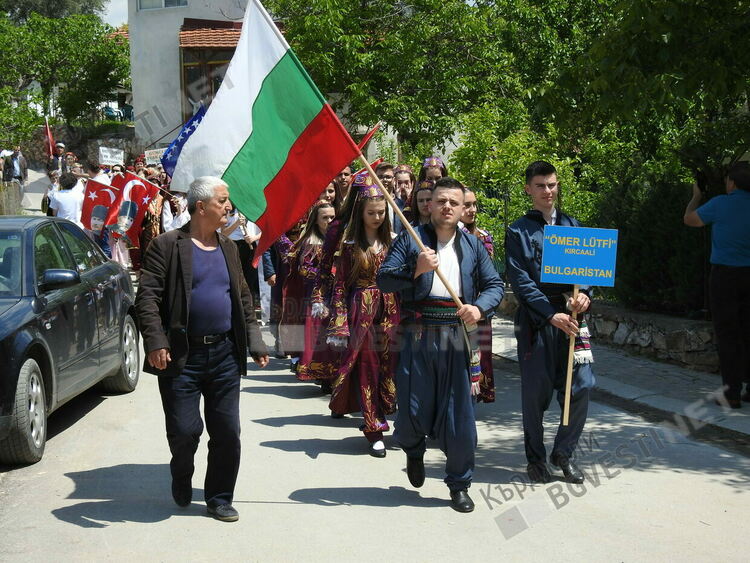   Колонката на редактора: Ще си поделим ли светите братя с македонците?