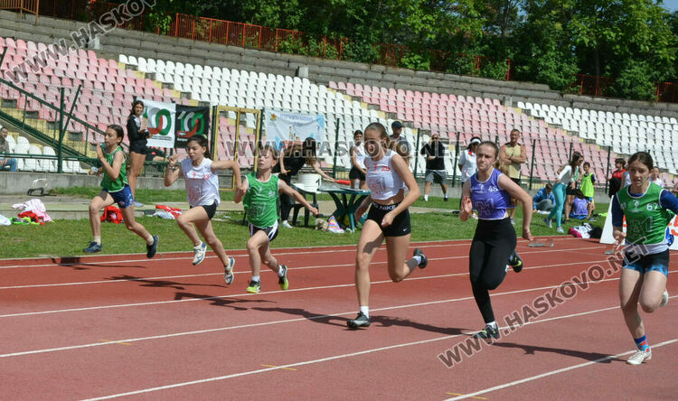 80 лекоатлети в надпревара на стадион „Хасково“