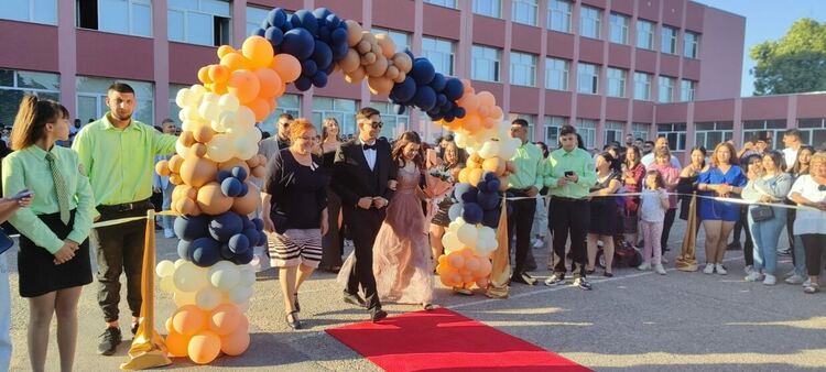 Абитуриентите от ПГСС "Васил Левски"-Първомай отпразнуваха зрелостта си