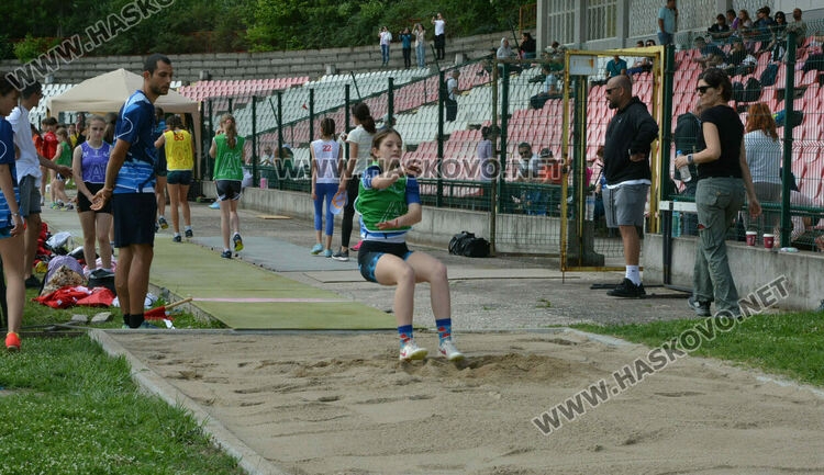 80 лекоатлети в надпревара на стадион „Хасково“