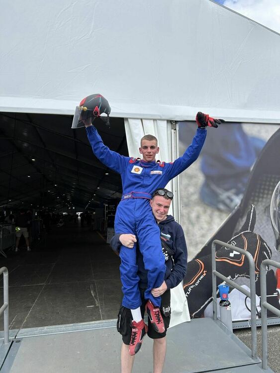 Ученици от Чепеларе с бронз на Shell Eco-marathon във Франция