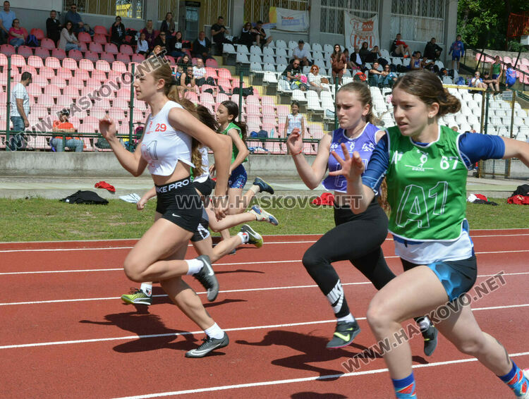 80 лекоатлети в надпревара на стадион „Хасково“