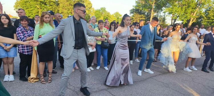 Абитуриентите от ПГСС "Васил Левски"-Първомай отпразнуваха зрелостта си