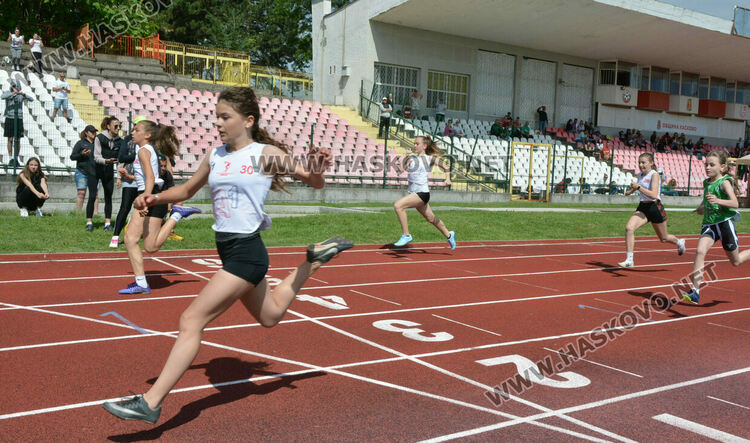 80 лекоатлети в надпревара на стадион „Хасково“