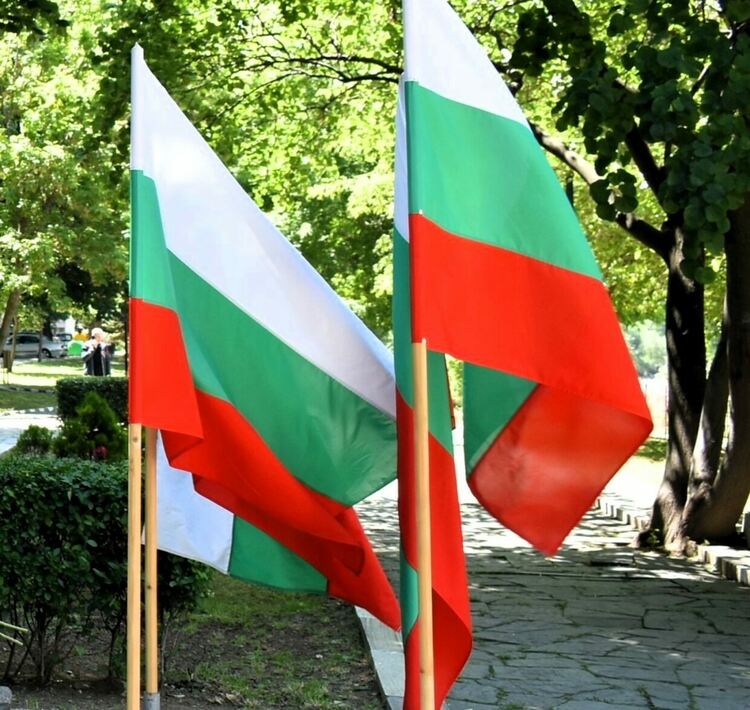 Раздават 150 знамена безплатно за празника на града