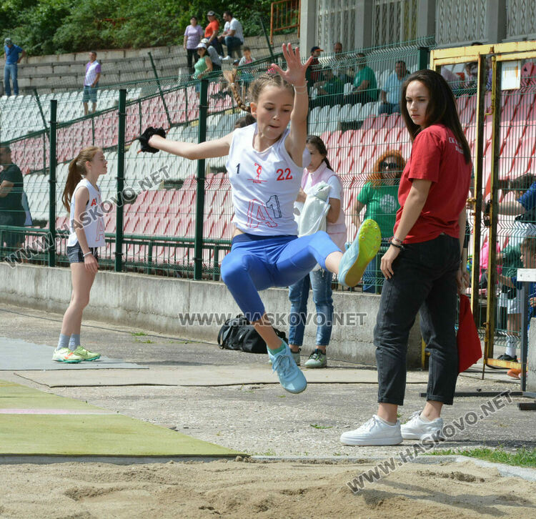 80 лекоатлети в надпревара на стадион „Хасково“