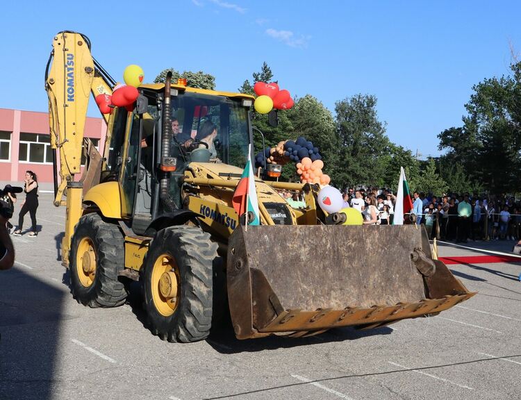 Абитуриентите от ПГСС "Васил Левски"-Първомай отпразнуваха зрелостта си