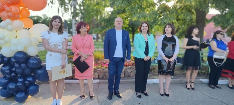 Абитуриентите от ПГСС "Васил Левски"-Първомай отпразнуваха зрелостта си