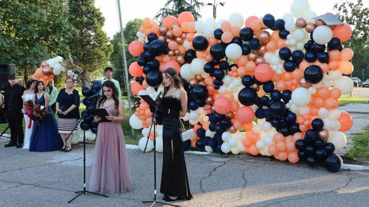 Абитуриентите от ПГСС "Васил Левски"-Първомай отпразнуваха зрелостта си