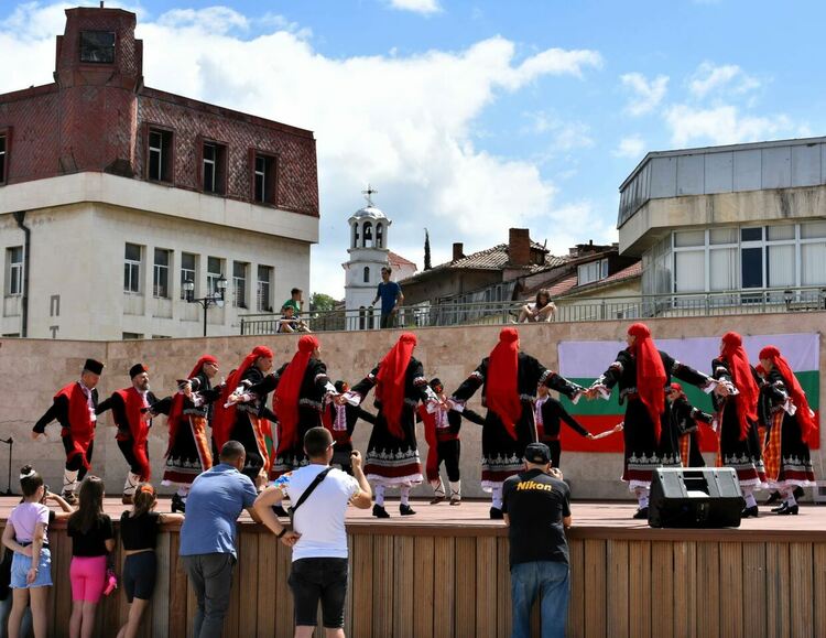 Връчиха званията "Почетен гражданин на Асеновград"