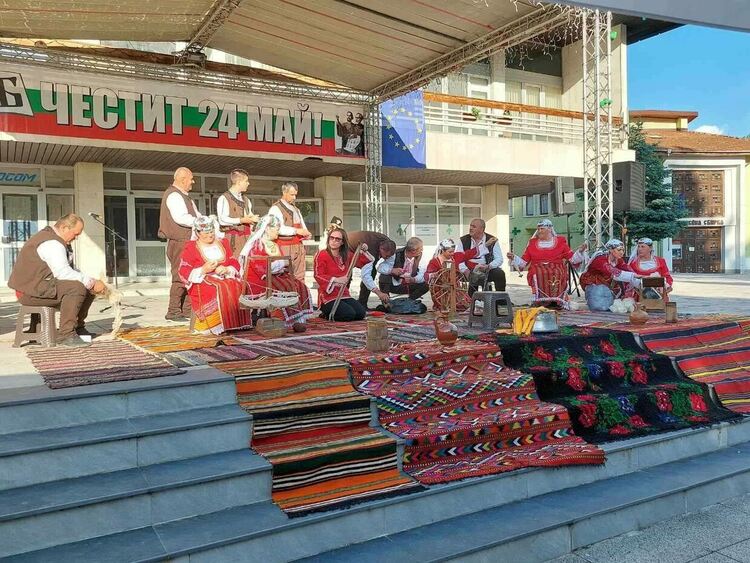 С възстановка на "Адерлез" гьовренци обраха аплодисментите на  туристите в Девин