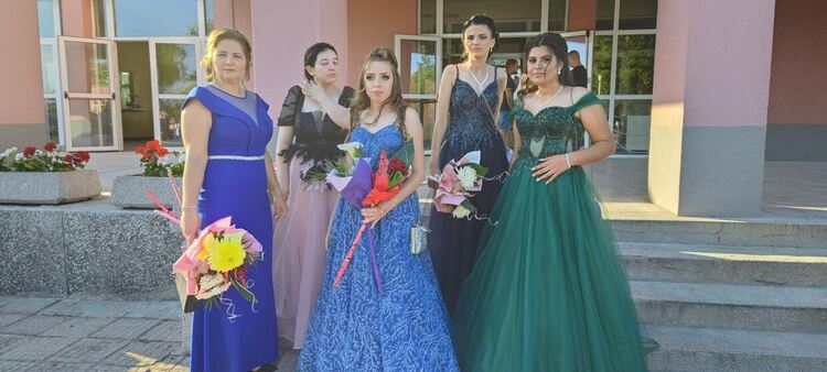Абитуриентите от ПГСС "Васил Левски"-Първомай отпразнуваха зрелостта си