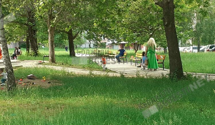 Детската площадка зад блок 53 във „Възрожденци“ бе превърната в мини парк