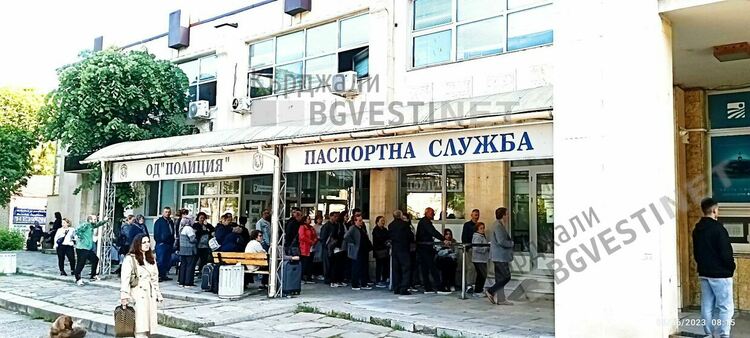 Паспортна служба с организация за работа за изборите,издават документи на желаещите да гласуват