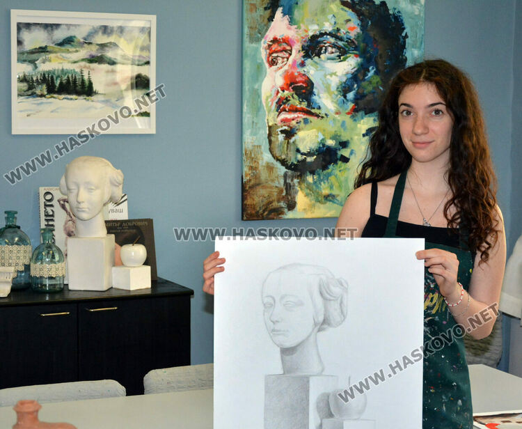 3 призови места за младите художници на „Колорит“ от конкурса „Моят любим сезон“ в Габрово