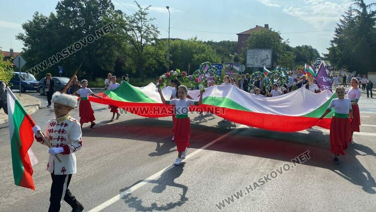 Мими Иванова е в журито на Международния детски етнофестивал в Минерални бани