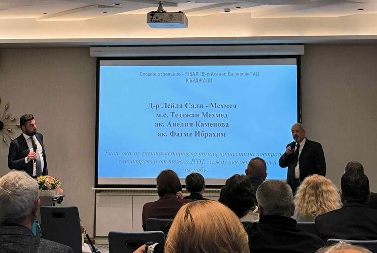 Екип от  спешно отделение на МБАЛ „Д-р Ат.Дафовски” АД   бе отличен с награда за проявен висок професионализъм 